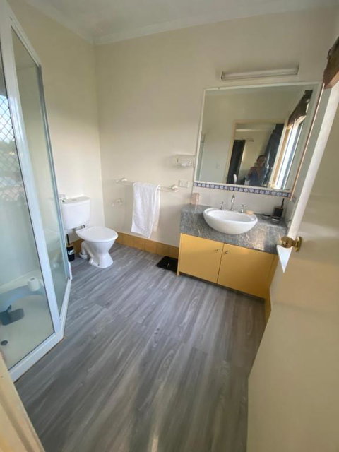 Master Ensuite And Private Balcony - Tourism Caloundra 2