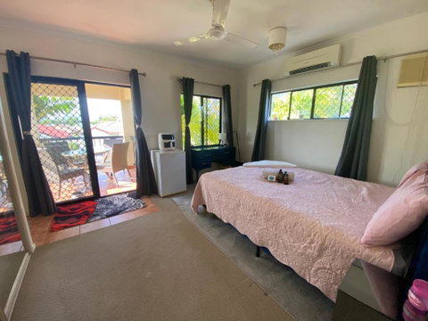 Master Ensuite And Private Balcony - Tourism Caloundra 1