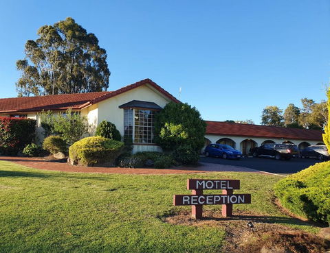 McNevins Warwick Motel - Tourism Caloundra 0