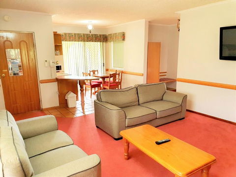 McNevins Warwick Motel - Tourism Caloundra 3
