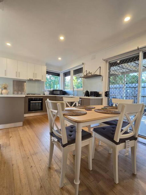 Meadow View Cottage - Tourism Caloundra 2