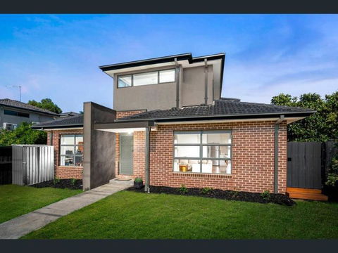 Melbourne Home Close To Airport & Train Station - Tourism Caloundra 2