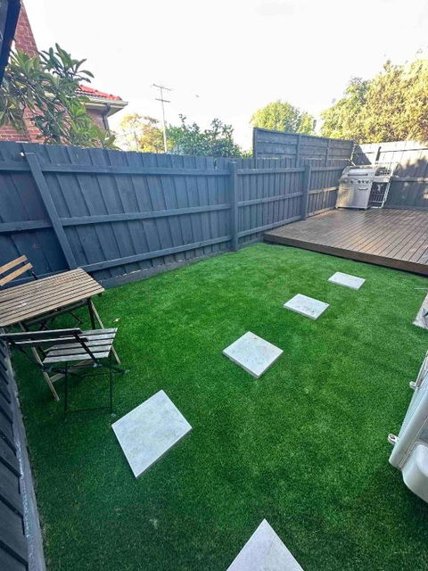 Melbourne Home Close To Airport & Train Station - Tourism Caloundra 3