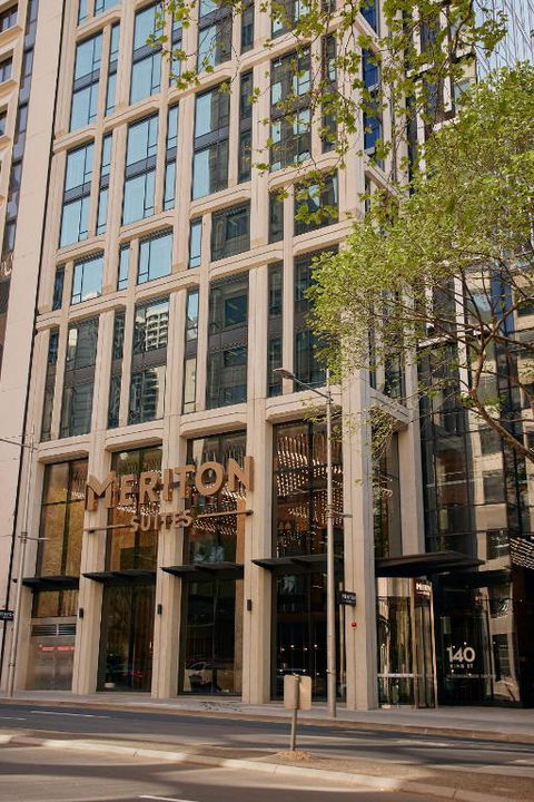 Meriton Suites Melbourne - Tourism Caloundra 1