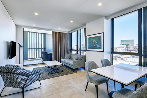 Meriton Suites Liverpool - Tourism Caloundra 1