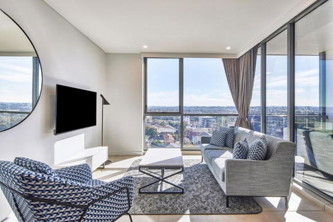 Meriton Suites Liverpool - Tourism Caloundra 0