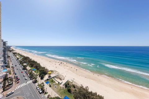 Meriton Suites Surfers Paradise - Tourism Caloundra 3