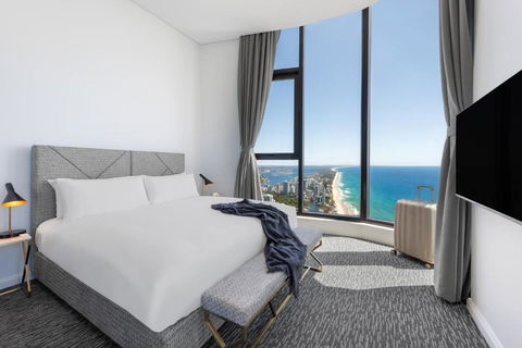 Meriton Suites Surfers Paradise - Tourism Caloundra 0