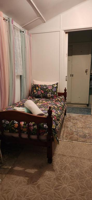 Meyenburg Dorm Room - Tourism Caloundra 1