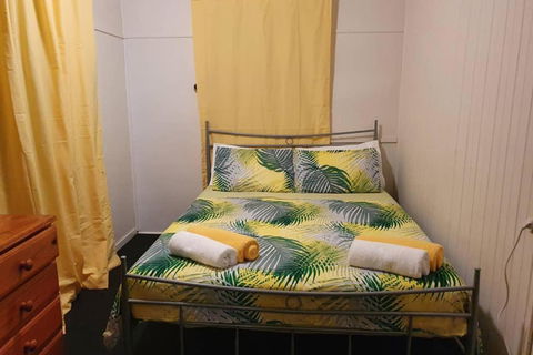 Meyenburg Unit 1 - Tourism Caloundra 2