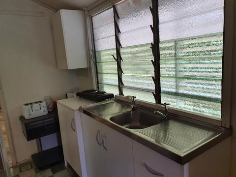 Meyenburg Unit 1 - Tourism Caloundra 3