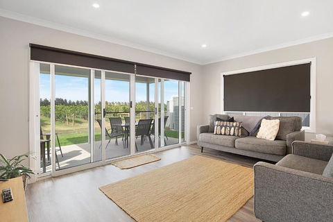Milawa Vineyard Views - Guesthouse 1 - Tourism Caloundra 3