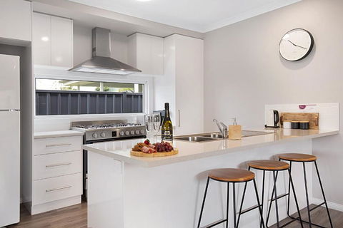 Milawa Vineyard Views - Guesthouse 1 - Tourism Caloundra 0