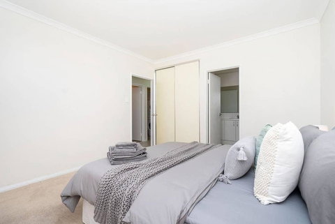 Modern Midland Retreat 2br 1 Bth - Tourism Caloundra 3