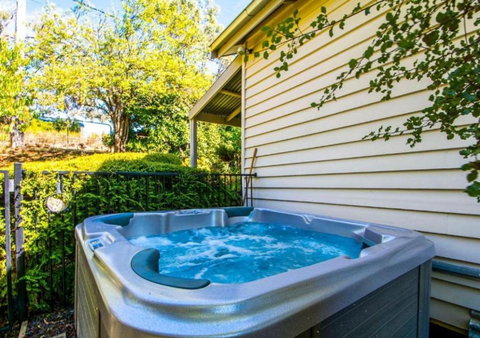 Monigatti Cottage - Tourism Caloundra 2