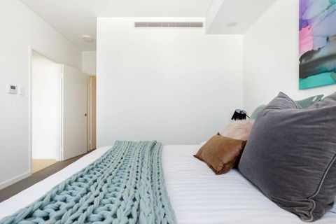 Minimalist Penthouse Condo With Skyline Vistas - Tourism Caloundra 2