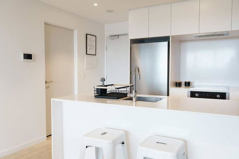 Modern 1 Bed Opposite Racecourse - Tourism Caloundra 0