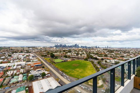 Modern 1 Bed Opposite Racecourse - Tourism Caloundra 2