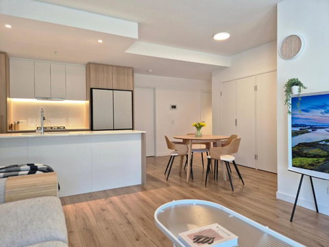 Modern 3 Bed Apt Near Lidcombe Station - Tourism Caloundra 3