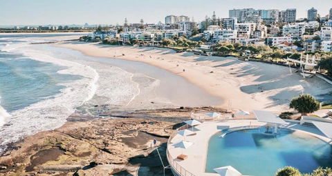 Modern Seaside Oasis In Kings Beach - Tourism Caloundra 2