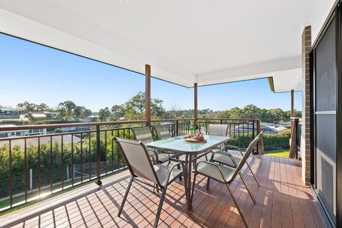 Modern Family Getaway - Tourism Caloundra 1