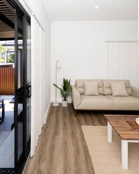 Modern Home In The Heart Of Bankstown - Tourism Caloundra 0