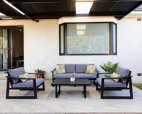 Modern Home In The Heart Of Bankstown - Tourism Caloundra 1