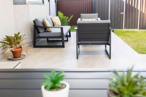 Modern Home In The Heart Of Bankstown - Tourism Caloundra 2