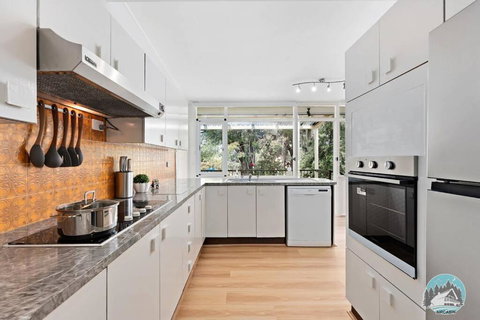 Modern House With Spacious Backyard In Telopea - Tourism Caloundra 2