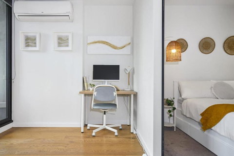 Modern One Bedroom Retreat W Dedicated Workspace - Tourism Caloundra 1