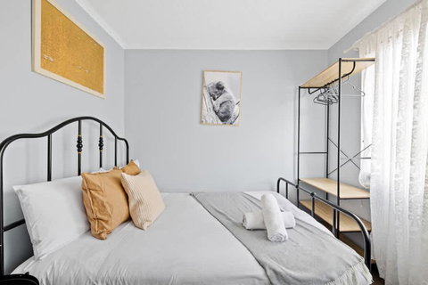 Modern Private Double Room - Central Spot At Liverpool - Shared Bathroom - Tourism Caloundra 2