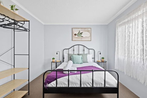 Modern Private Double Room - Central Spot At Liverpool - Shared Bathroom - Tourism Caloundra 0