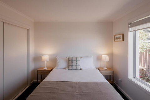 Modern Refurbished Unit In Charming Bellerive - Tourism Caloundra 3