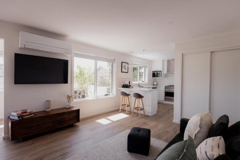 Modern Refurbished Unit In Charming Bellerive - Tourism Caloundra 2
