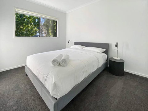 Modern Retreat. Pets Welcome - Tourism Caloundra 2