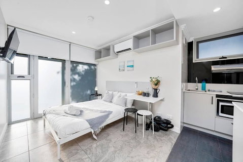 Modern Self-contained Studio At Crows Nest - Tourism Caloundra 2