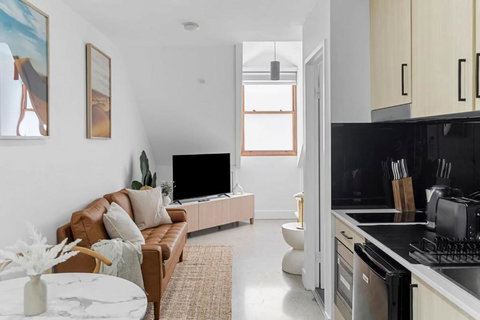 Modern Studio Retreat In Crown St With AirCon - Tourism Caloundra 0