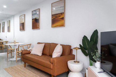 Modern Studio Retreat In Crown St With AirCon - Tourism Caloundra 2