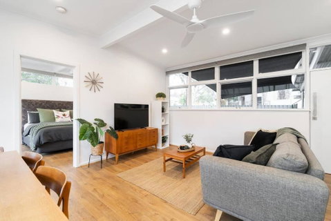 Modern Stylish Self-contained Apartment - Tourism Caloundra 0