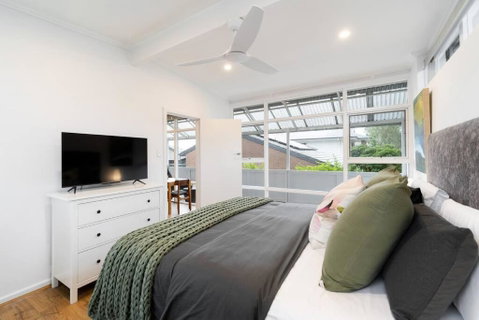 Modern Stylish Self-contained Apartment - Tourism Caloundra 3
