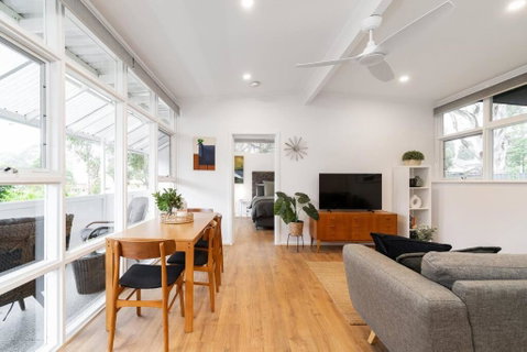 Modern Stylish Self-contained Apartment - Tourism Caloundra 1