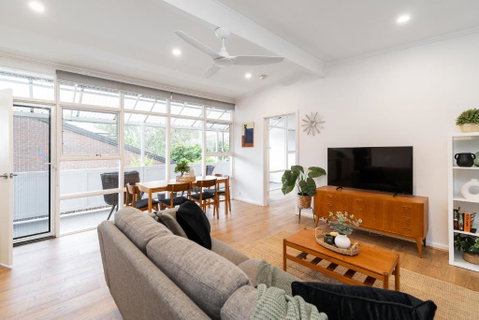 Modern Stylish Self-contained Apartment - Tourism Caloundra 2