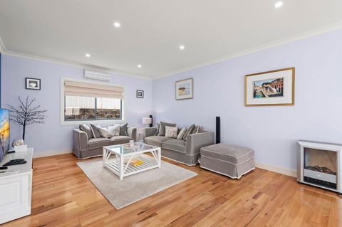 Nelson Bay Aqua Haven - Tourism Caloundra 2