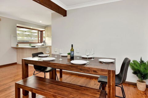 NEW PropertyBreezy Bayside Haven At Brightwaters - Tourism Caloundra 3