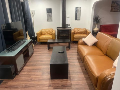 Newly Renovated House Near Melbourne Airport - Tourism Caloundra 3