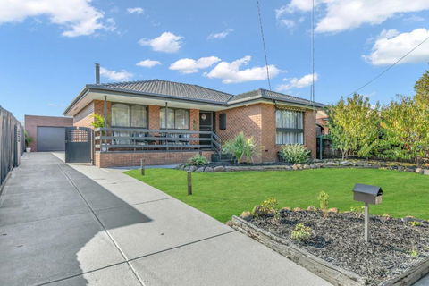 Newly Renovated House Near Melbourne Airport - Tourism Caloundra 0
