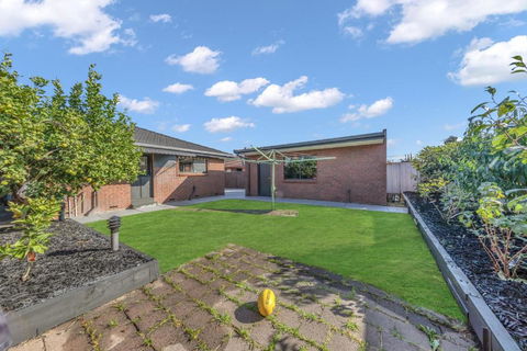 Newly Renovated House Near Melbourne Airport - Tourism Caloundra 1