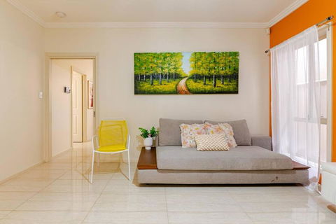 Morden Elegant 4 Bedroom House - Tourism Caloundra 3