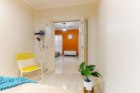 Morden Elegant 4 Bedroom House - Tourism Caloundra 2