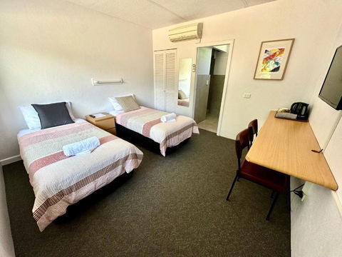 Mount Beauty Motor Inn - Tourism Caloundra 3
